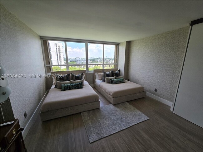 Building Photo - 11113 Biscayne Blvd