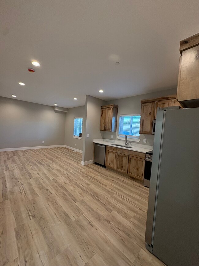 Building Photo - Ririe Apartment unit 7