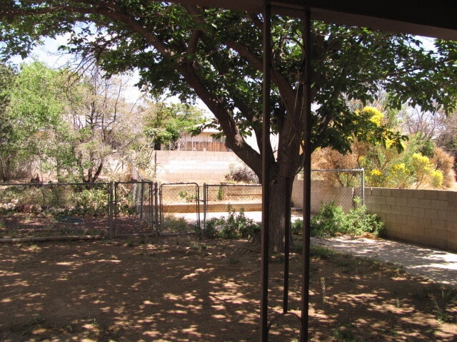 Building Photo - NE ENCHANTED MESA 3/BD 2/BA 2/CG