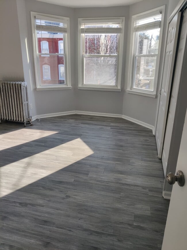 Building Photo - 127 E Coulter St