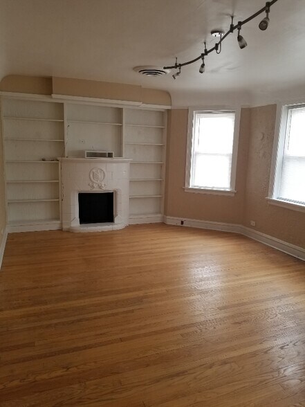 Primary Photo - 2331 S Lombard Ave