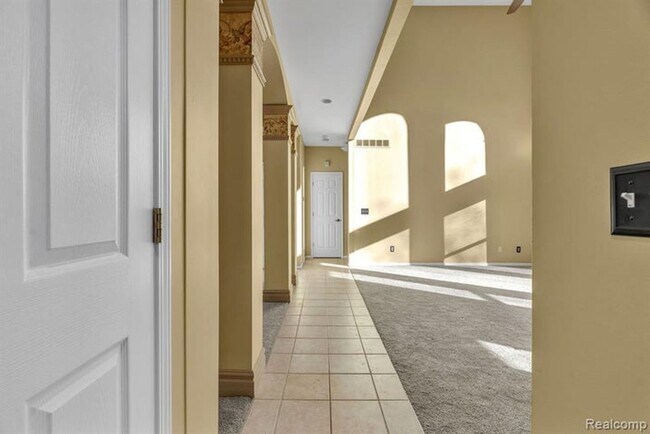 Building Photo - 6573 Poppleton Rd