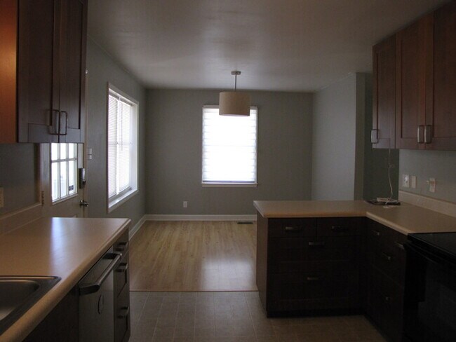 Building Photo - 513 Chivalry Dr