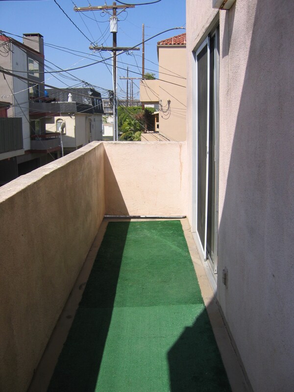 Building Photo - 117 Catamaran St