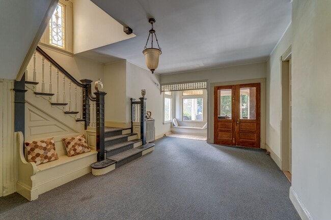 Building Photo - FG Rooms and Short Term Rentals