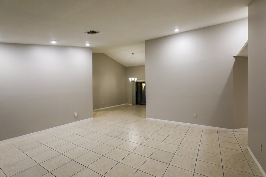 Building Photo - 1703 Egret Rd