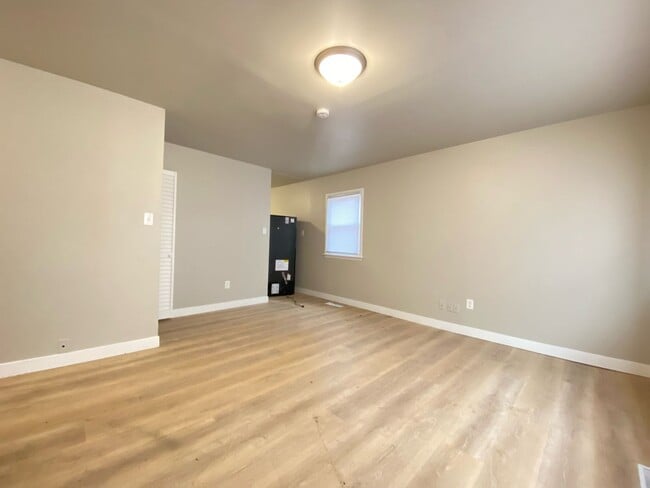 Building Photo - 3 Bedroom Home in Hammond