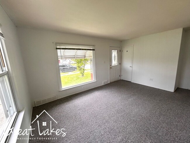 Building Photo - Beautiful 2 Bedroom 1 Bathroom now availab...