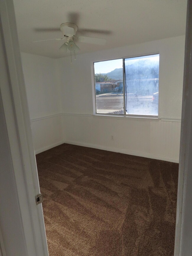 Building Photo - 10052 Kenworthy St