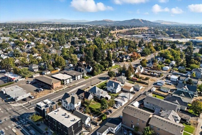 Building Photo - **Coming Soon** 5 Bedroom House Near Gonzaga