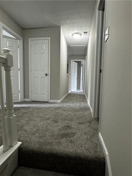 Building Photo - 2463 Meadow Spring Dr