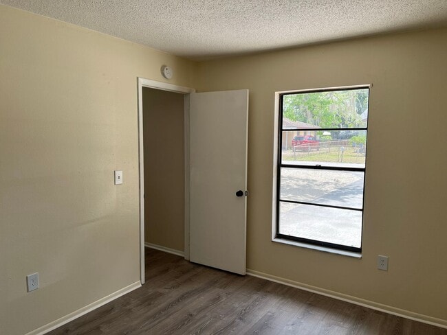 Building Photo - Annual 3 Bedroom 2 bath Duplex $1,795 a month