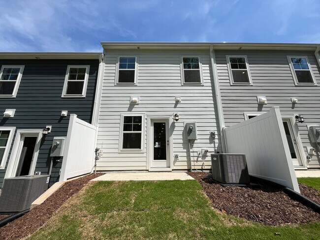 Building Photo - Newly Built 2BD, 2.5BA Apex Townhome in an HOA Community Near RDU Airport, RTP, and Fenton