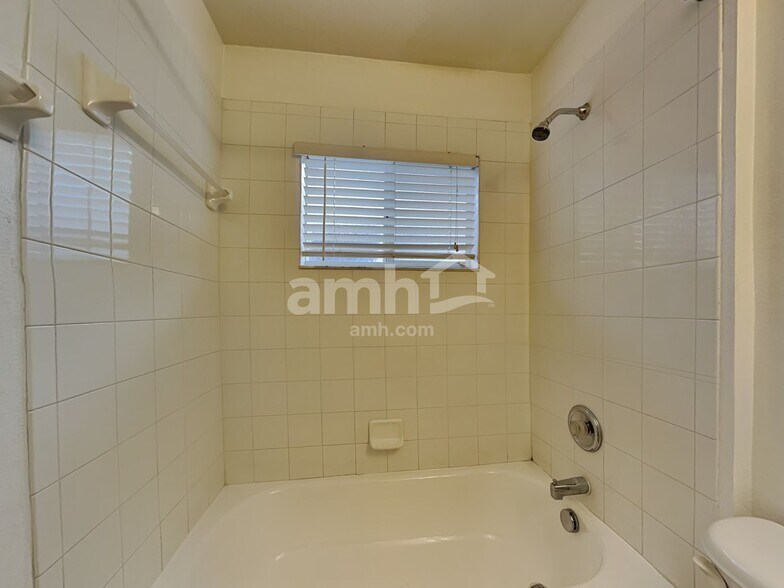 Building Photo - 6821 Aramon Ct