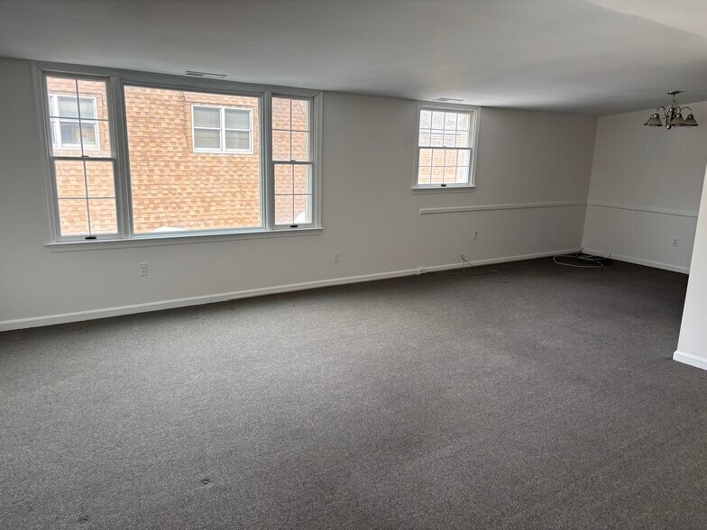 Building Photo - 809 N Bethlehem Pike