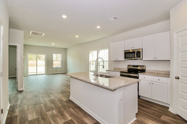 Building Photo - $500 Off 1st Month's Rent - 4 Bdrm/3 Bath, Brand New Townhome in Ocean Isle