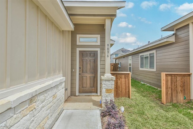 Building Photo - 9708 Grosbeak Ln