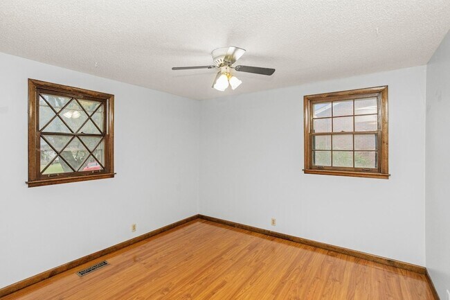 Building Photo - 2909 Cherry Hills Dr