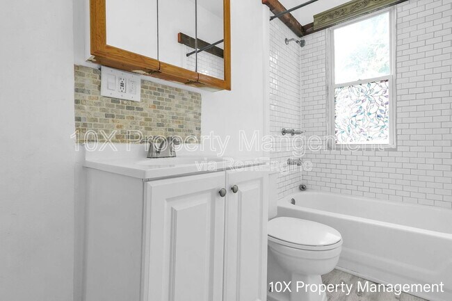 Building Photo - 851 Bellows Ave