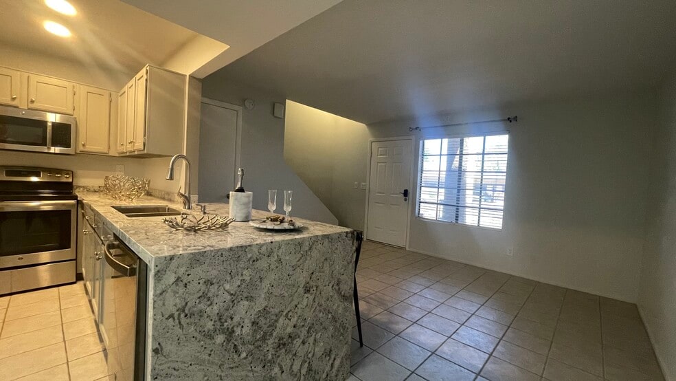 Building Photo - 8625 E Belleview Pl