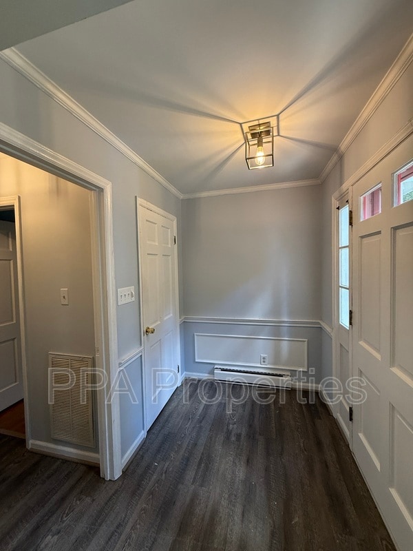 Building Photo - 2115 Churchill Dr