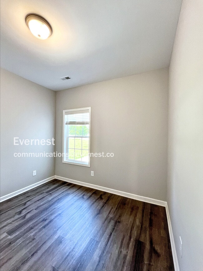 Building Photo - 1409 Pipeline Ave