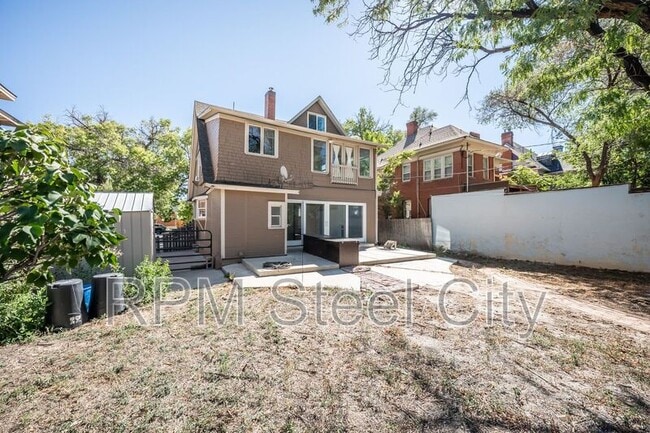 Building Photo - 2125 N Grand Ave