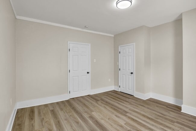 Building Photo - 411 E Springdale Ave