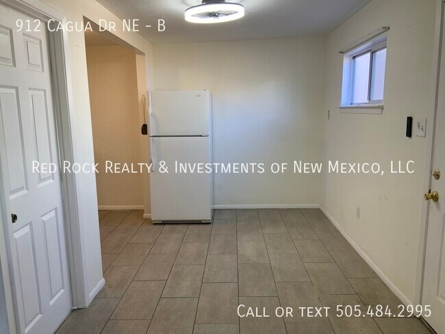 Building Photo - 912 Cagua Dr NE