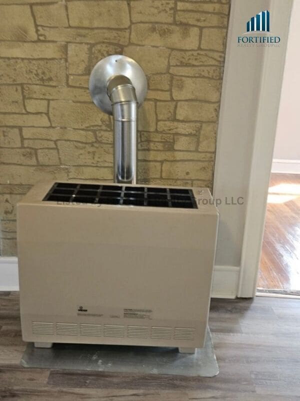 Building Photo - 25 Saxon St