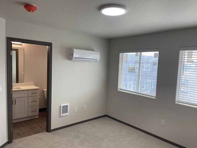 Building Photo - Stunning 3-Bed, 2.5-Bath 3-Level Townhomes in Deer Park, Townhomes Available September 10th!
