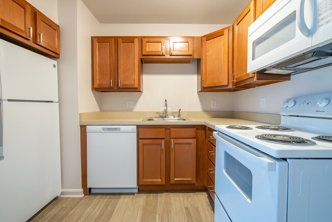 Building Photo - 2360 Ohio Ave