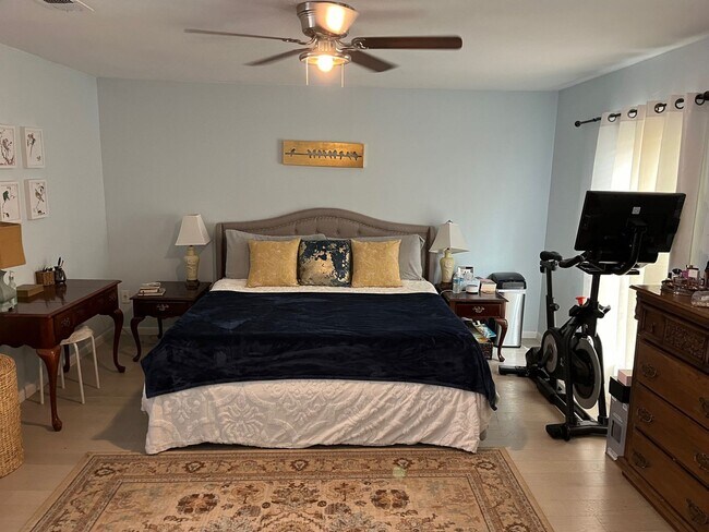 Building Photo - 830 Blackburn St