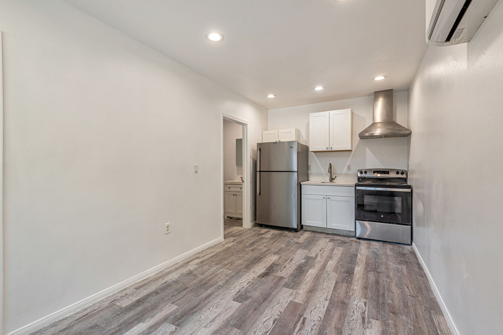 Building Photo - 849 W 43rd St