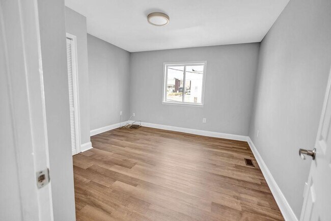 Building Photo - 1802 E 29th St