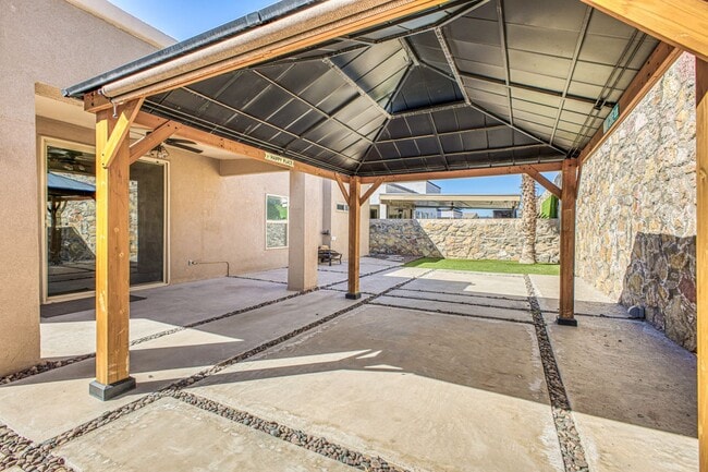 Building Photo - Eastside Beautiful 3 bed/2 baths for RENT