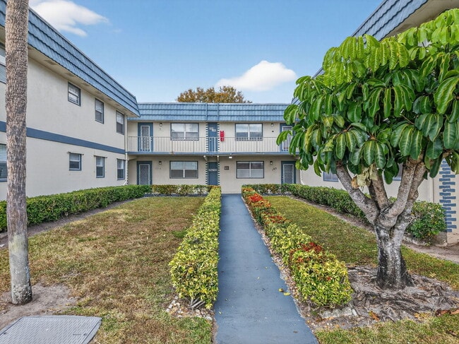 Building Photo - 195 Brittany F