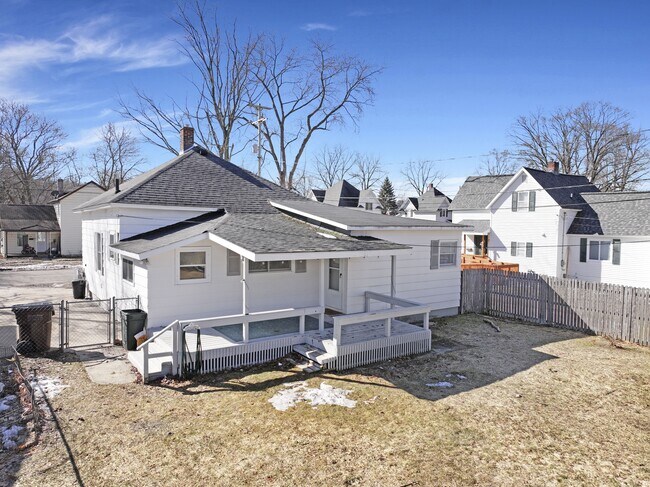 Building Photo - 139 Mosser St