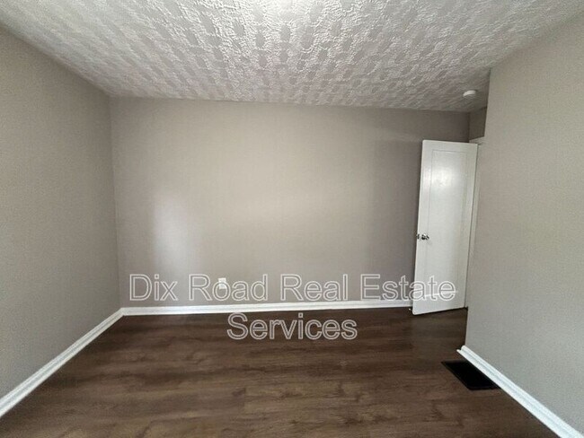 Building Photo - 660 Gramont Ave
