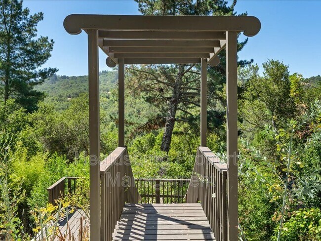 Building Photo - 2054 Madrone Ave