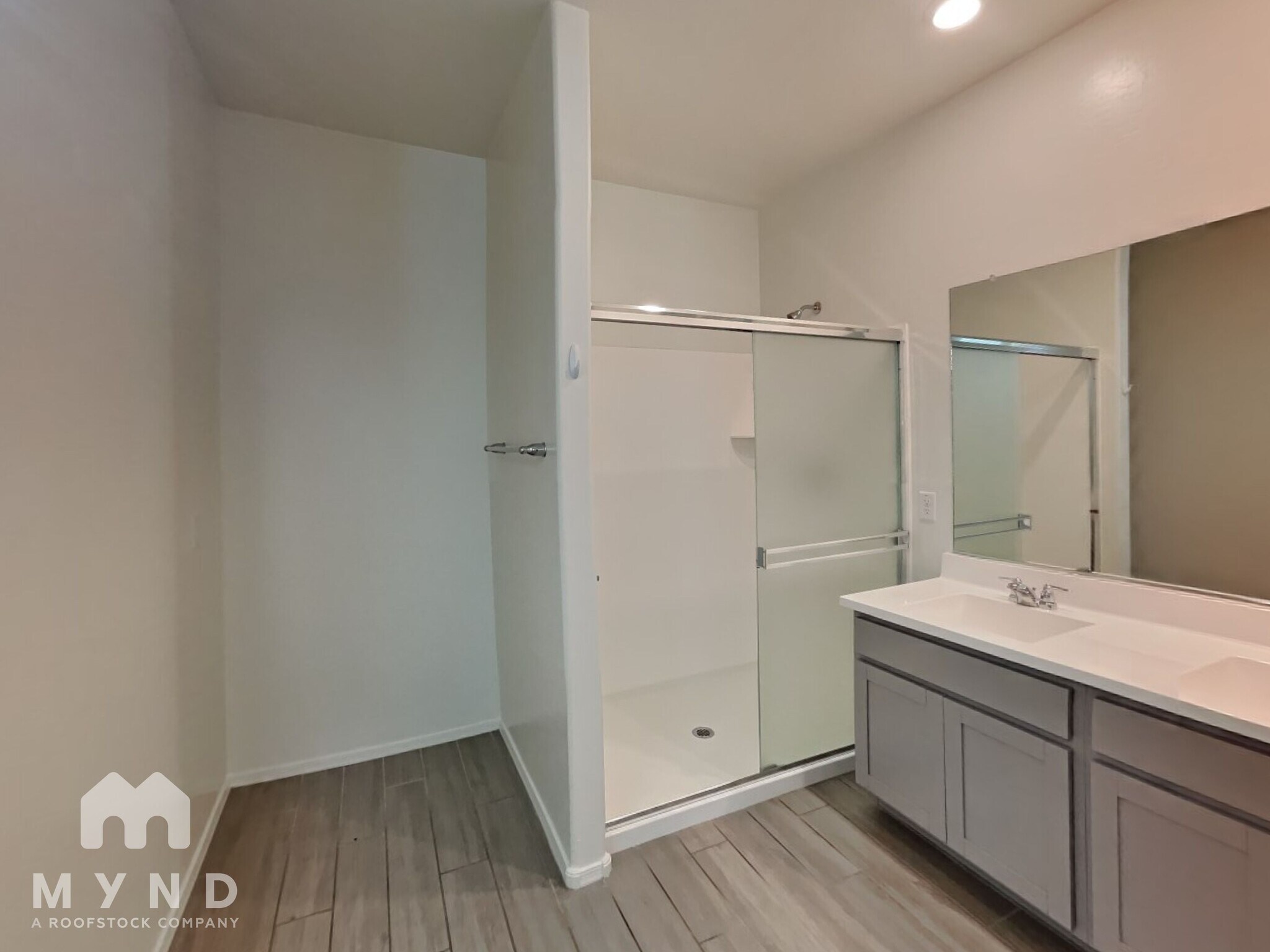 Building Photo - 7325 S 33rd Ln