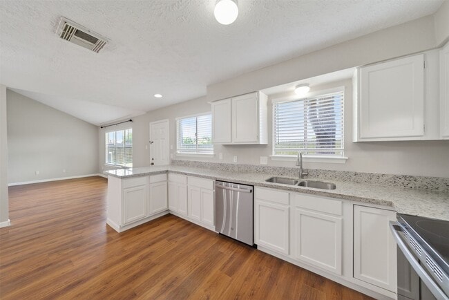 Building Photo - 9906 Rocky Hollow Rd