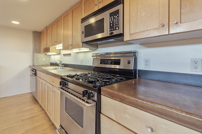 Building Photo - 465 10th St