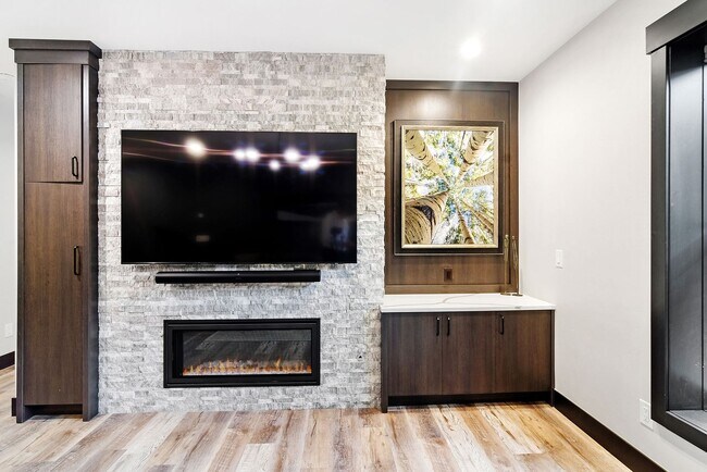 Building Photo - Summer in Downtown, historic Breckenridge! Luxury Home, Walk to Everything!