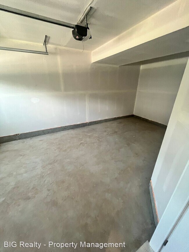 Building Photo - 3 br, 2 bath House - 104 Van Fleet Circle