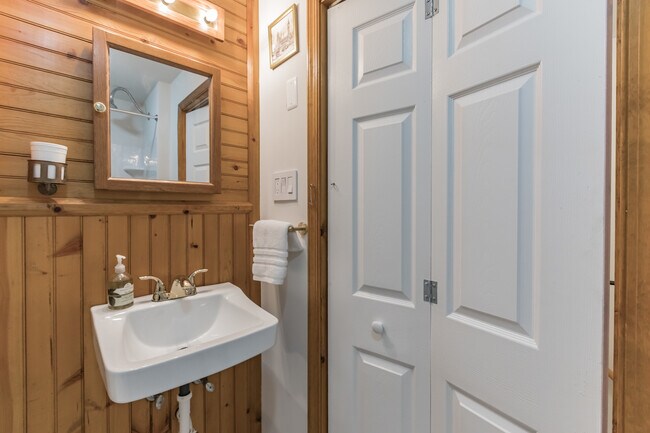 Building Photo - 3 W 1st Ave