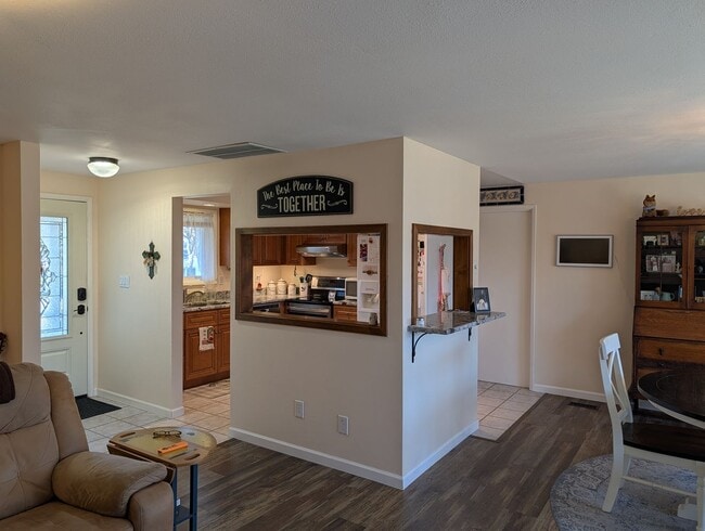 Building Photo - Unfurnished Light-Filled, Beautifully Updated 3-Bedroom Home in Jacksonville