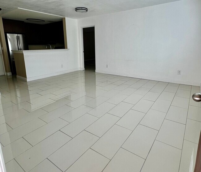 Building Photo - 3520 Lebon Dr