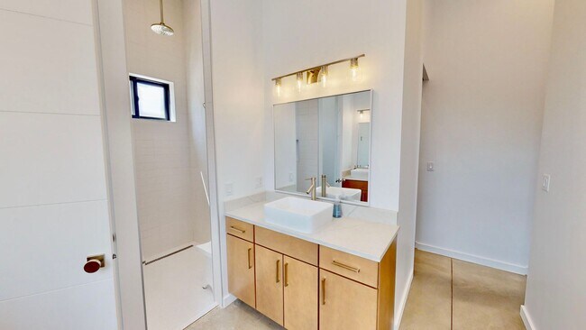 Building Photo - Beautiful Custom Home Available Now