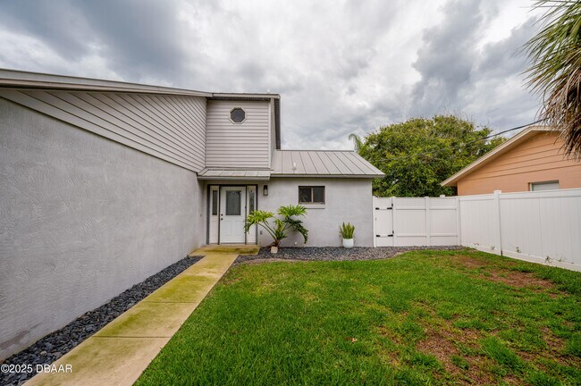 Building Photo - 4712 Dixie Dr